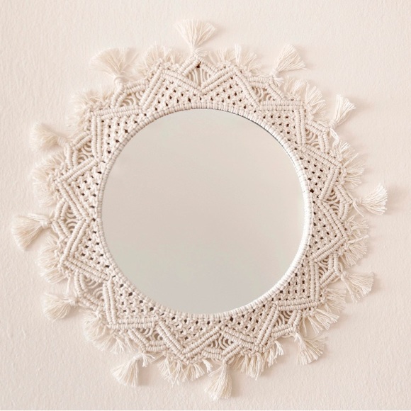 Macrame mirror/wall decor‎ - Picture 1 of 2